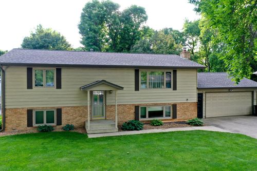 808 17th St Sw, Willmar, MN, 56201-2836 | Card Image