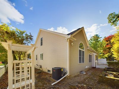 8 Cornerstone Road, Condo with 2 bedrooms, 1 bathrooms and null parking in East Kingston NH | Image 3