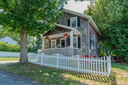 135 Thurber Ave, Somerset, MA, 02725-1813 | Card Image