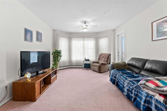 3415 - 3000 Hawksbrow Point Nw, Home with 2 bedrooms, 1 bathrooms and 1 parking in Calgary AB | Image 11