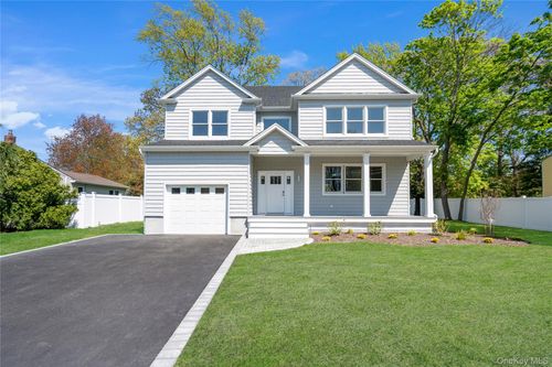 969 Manor Ln, Bay Shore, NY, 11706-7516 | Card Image