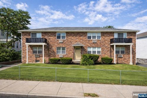 180 Highland Ave, Clifton, NJ, 07011-2085 | Card Image