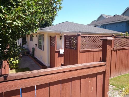 1832 27th Avenue, Seattle, WA, 98122 | Card Image