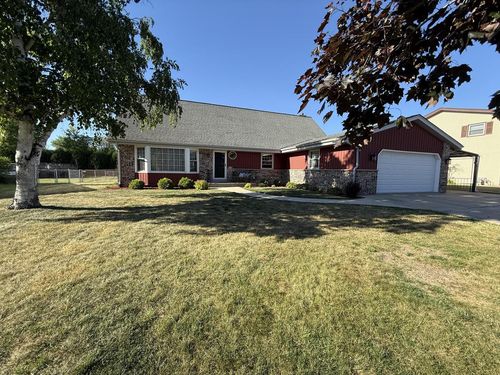 8716 W Whitaker Avenue, Greenfield, WI, 53228 | Card Image