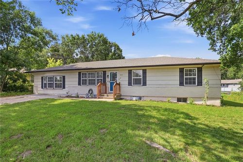 304 South St, Harrisonville, MO, 64701-3242 | Card Image