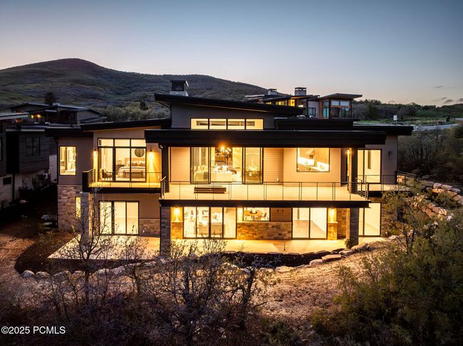 1817 W Skyridge Dr, Home with 5 bedrooms, 6 bathrooms and null parking in Mayflower Mnt UT | Image 4