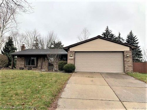 24331 Fairway Hills Dr, Novi, MI, 48374-3038 | Card Image