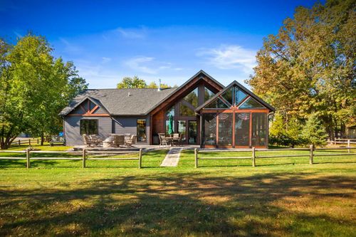 932 Sussex Ct, Nekoosa, WI, 54457-8946 | Card Image