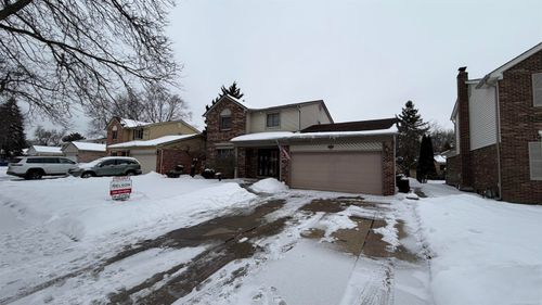 15801 Van Meter Dr, Macomb, MI, 48044-5000 | Card Image