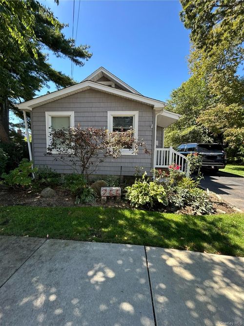 266 County Line Rd, Amityville, NY, 11701-2944 | Card Image