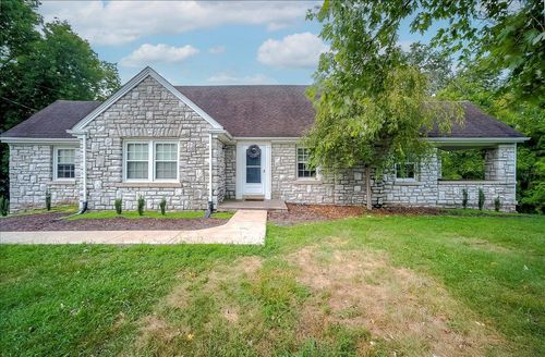 8585 Troy Pike, Versailles, KY, 40383-9642 | Card Image