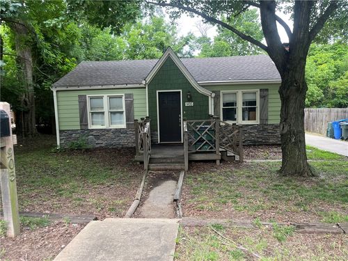 905 N Mission Boulevard, Fayetteville, AR, 72701 | Card Image