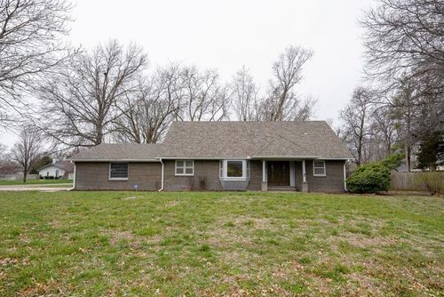 1601 Terrace Dr, Newton, KS, 67114-6319 | Card Image