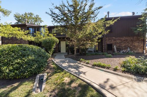 apt-101-67 W 64th St, Westmont, IL, 60559-3173 | Card Image