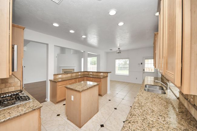 1605 Spring Glen Ln, House other with 5 bedrooms, 4 bathrooms and 2 parking in Pearland TX | Image 14