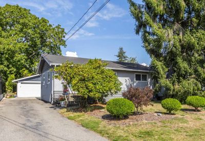 15873 Vine Ave, House other with 2 bedrooms, 1 bathrooms and 3 parking in White Rock BC | Image 2