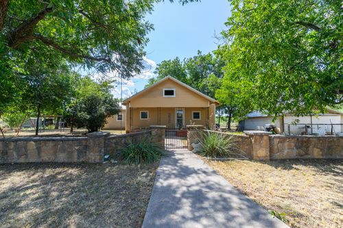 832 Peyton St, Baird, TX, 79504-3014 | Card Image