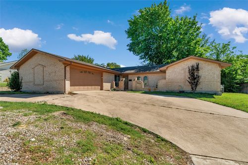 4225 Dawn Dr, Benbrook, TX, 76116-7507 | Card Image