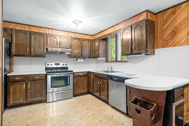 6 Simmons St, House other with 3 bedrooms, 1 bathrooms and 8 parking in Assonet MA | Image 12