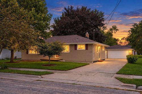 736 John Street, MENASHA, WI, 54952 | Card Image