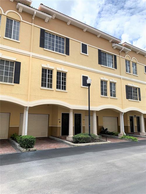 5208-5208 Hampton Beach Pl, TAMPA, FL, 33609-2498 | Card Image