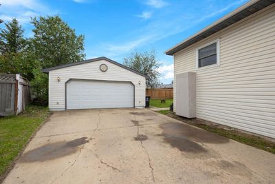 189 Parmenter Cres, House detached with 4 bedrooms, 2 bathrooms and 5 parking in Fort Mcmurray AB | Image 2