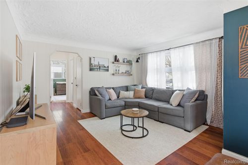 615 N Connecticut Ave, Royal Oak, MI, 48067-2035 | Card Image