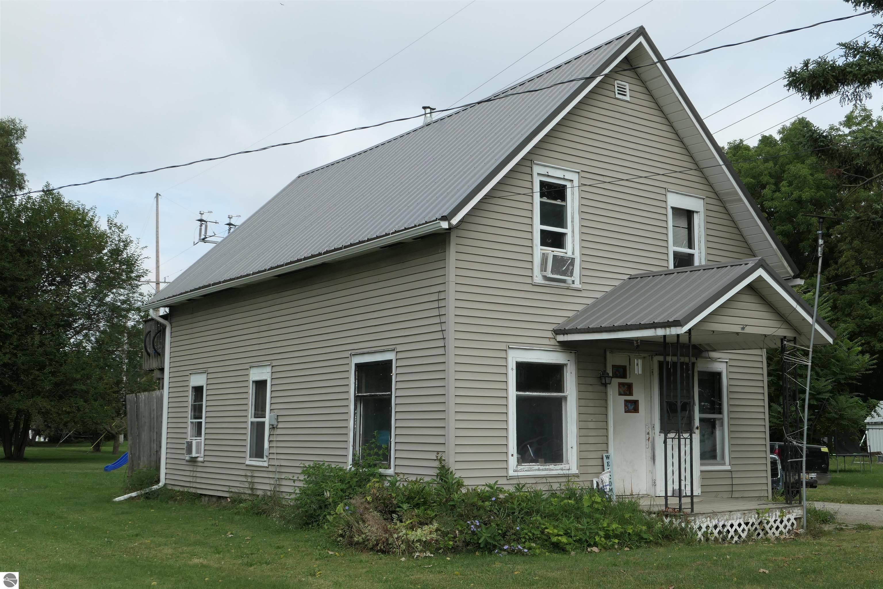 Pleasant Ave, Alma, MI 48801