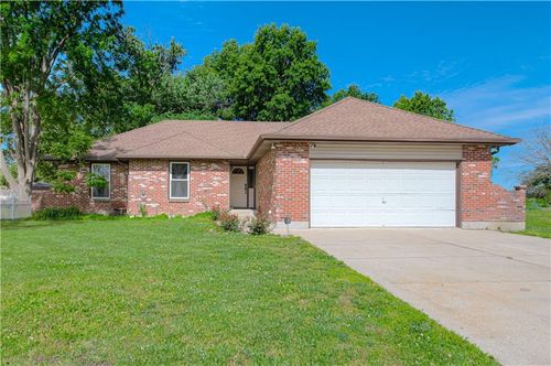 304 Zoe St, Buckner, MO, 64016-9558 | Card Image