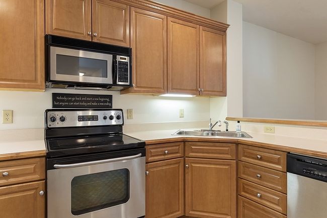 UNIT-13 - 295 Salem St, Condo with 2 bedrooms, 2 bathrooms and 1 parking in Woburn MA | Image 11
