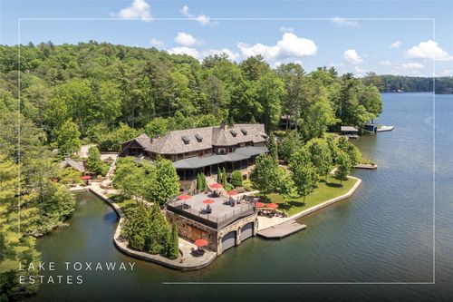 2748 W Club Blvd, Lake Toxaway, NC, 28747-8524 | Card Image