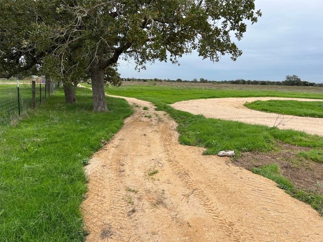 walking track that runs the perimeter fencing of the ten acres | Image 24
