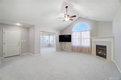 2057 Wentworth Village Drive, Condo with 3 bedrooms, 2 bathrooms and null parking in Bellbrook OH | Image 3