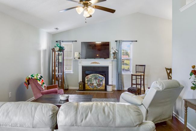 121 Lawndale Ln, House other with 3 bedrooms, 2 bathrooms and 2 parking in Sneads Ferry NC | Image 7