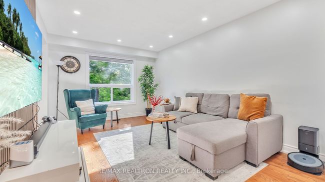22 Macintyre Lane, Condo with 3 bedrooms, 3 bathrooms and 1 parking in Ajax ON | Image 8