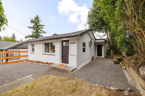 2122 15th St, Bremerton, WA, 98312-3054 | Card Image