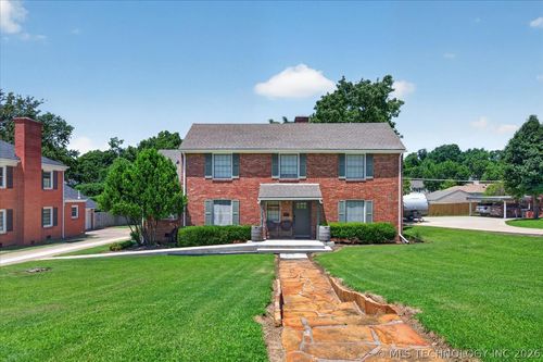 1525 Hillcrest Dr, Bartlesville, OK, 74003-5933 | Card Image