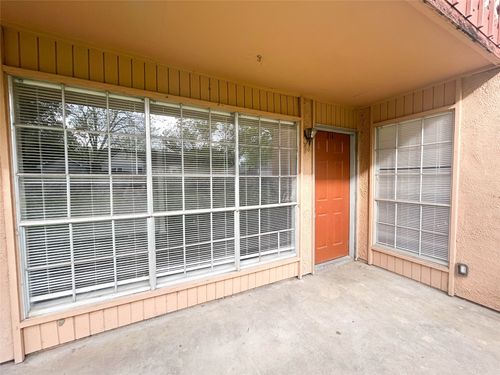 e14-800 N Clay St, Ennis, TX, 75119-2922 | Card Image
