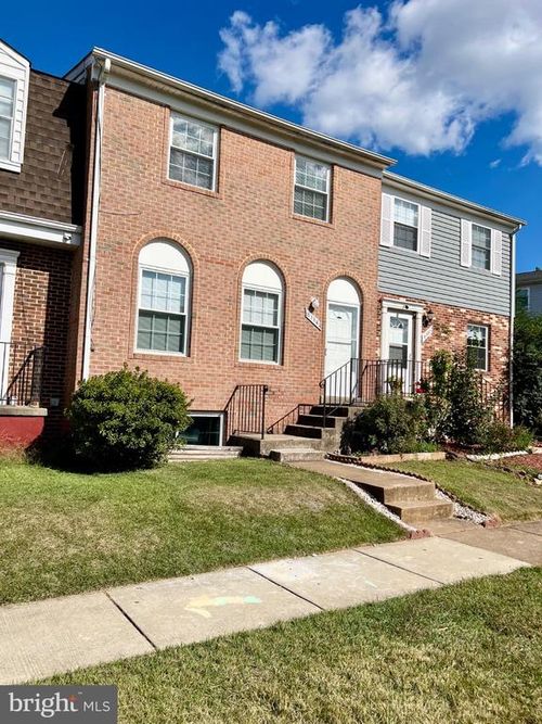 8384 Woodline Ct, MANASSAS, VA, 20110-4620 | Card Image