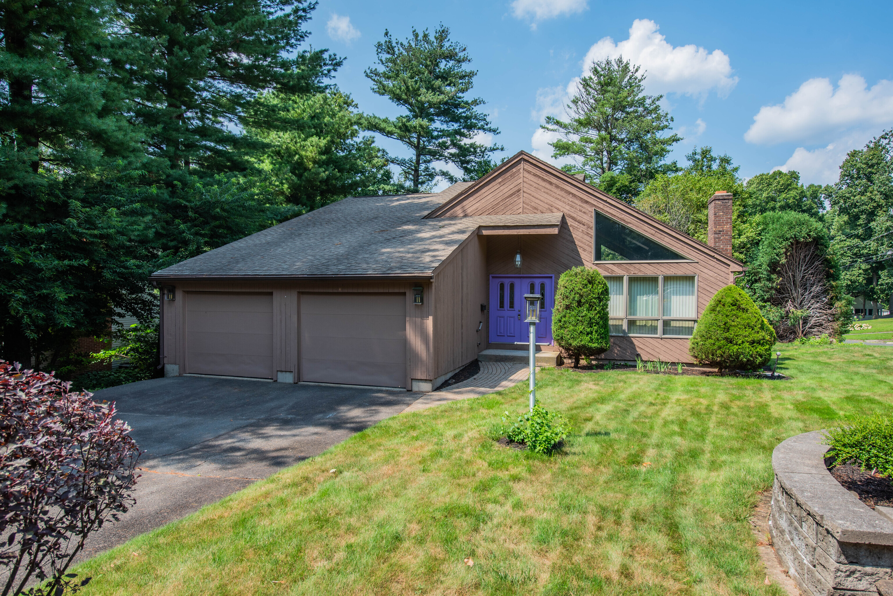 Noel Ln, Bristol, CT 06010