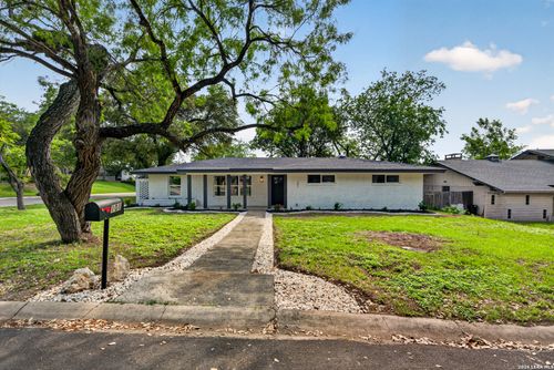101 Twinleaf Ln, Castle Hills, TX, 78213-2516 | Card Image