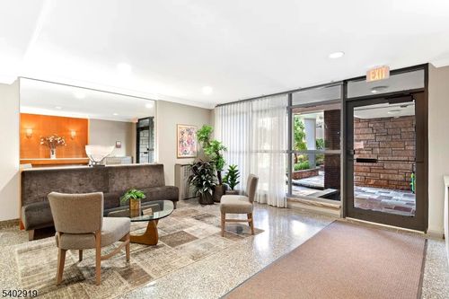 7sg-208 Anderson St, Hackensack, NJ, 07601-3517 | Card Image