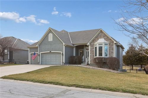 15002 S Glen Eyrie St, Olathe, KS, 66061-8509 | Card Image