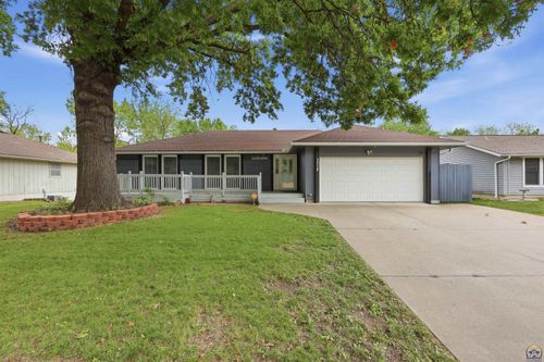 2518 Sw Arrowhead Rd, Topeka, KS, 66614-2426 | Card Image