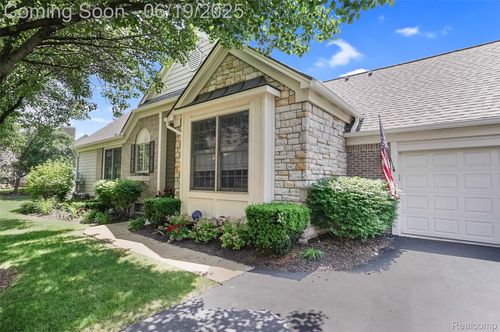16822 Lochmoor Cir, Northville, MI, 48168-4404 | Card Image