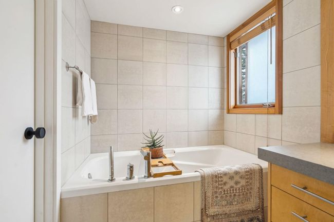 47 Patterson Dr Sw, House other with 4 bedrooms, 4 bathrooms and 5 parking in Calgary AB | Image 24