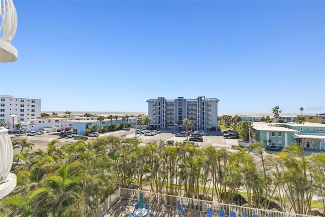 404 - 11605 Gulf Blvd, Condo with 2 bedrooms, 2 bathrooms and null parking in TREASURE ISLAND FL | Image 17