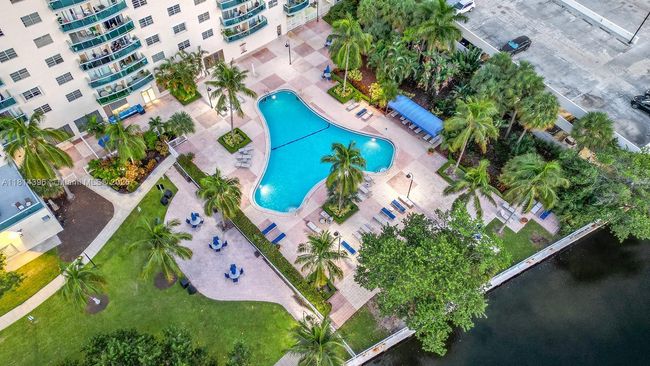 7 - 19390 Collins Ave, Condo with 2 bedrooms, 2 bathrooms and null parking in Sunny Isles Beach FL | Image 7