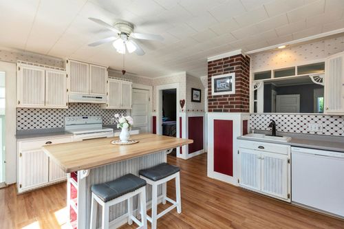 38 West Street, Milford, NH, 03055 | Card Image