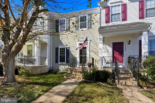 15697 Viewpoint Cir, DUMFRIES, VA, 22025-1267 | Card Image